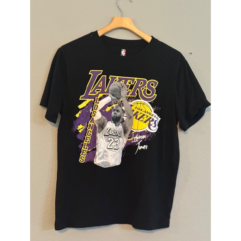 NBA LeBron James large T-shirt